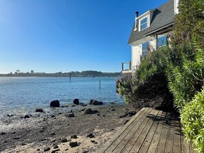 Plage à proximité, chaise longue, serviettes de plage