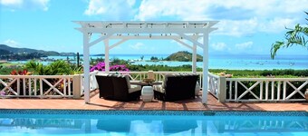VISTE PANORAMICHE SUL MARE! LUXURY, POOL, GATED, OVERLOOKS JOLLY HARBOR: ANTIGUABELLA