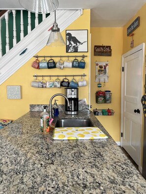 Interior - Four Blocks To Beach & Boardwalk  + Pet Friendly (Ocean City)