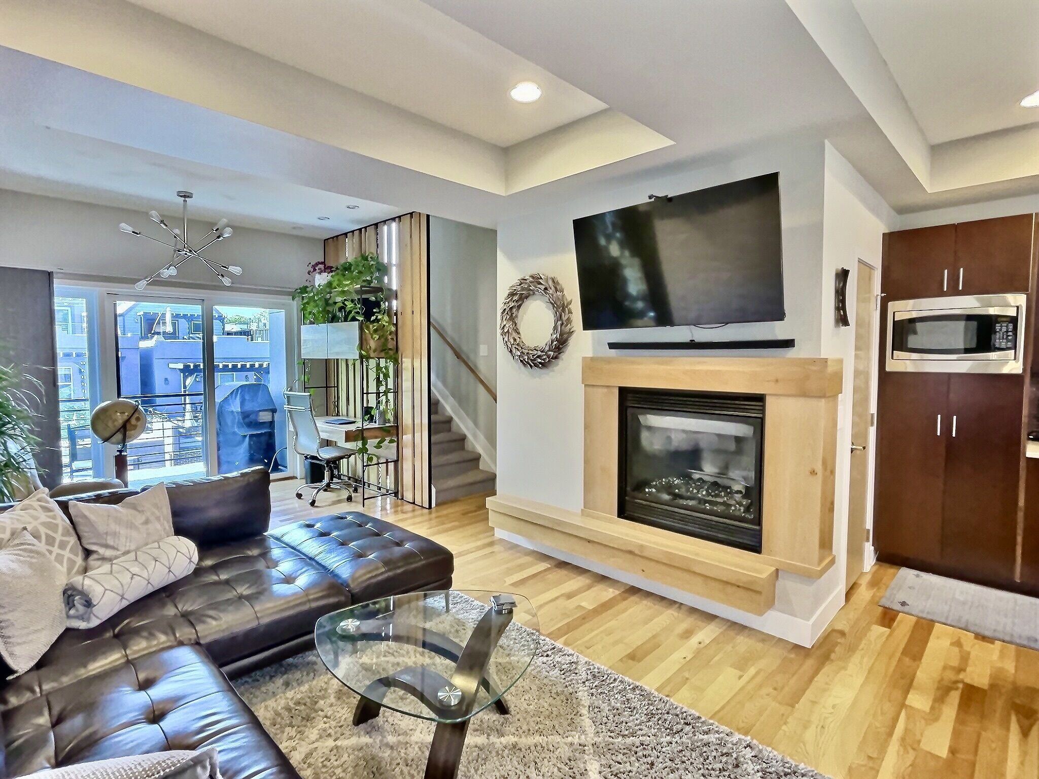 Smart-TV, Kamin, Musikbibliothek, Videothek