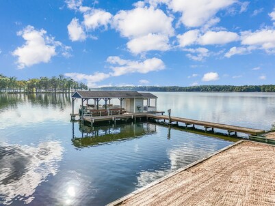 Wake & Lake: Your Relaxing Lakefront Retreat on the Private Side of Lake Anna
