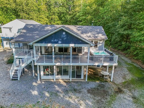 Wake & Lake: Your Relaxing Lakefront Retreat on the Private Side of Lake Anna