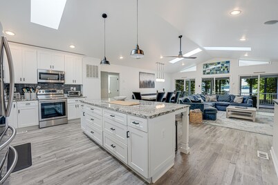 Wake & Lake: Your Relaxing Lakefront Retreat on the Private Side of Lake Anna