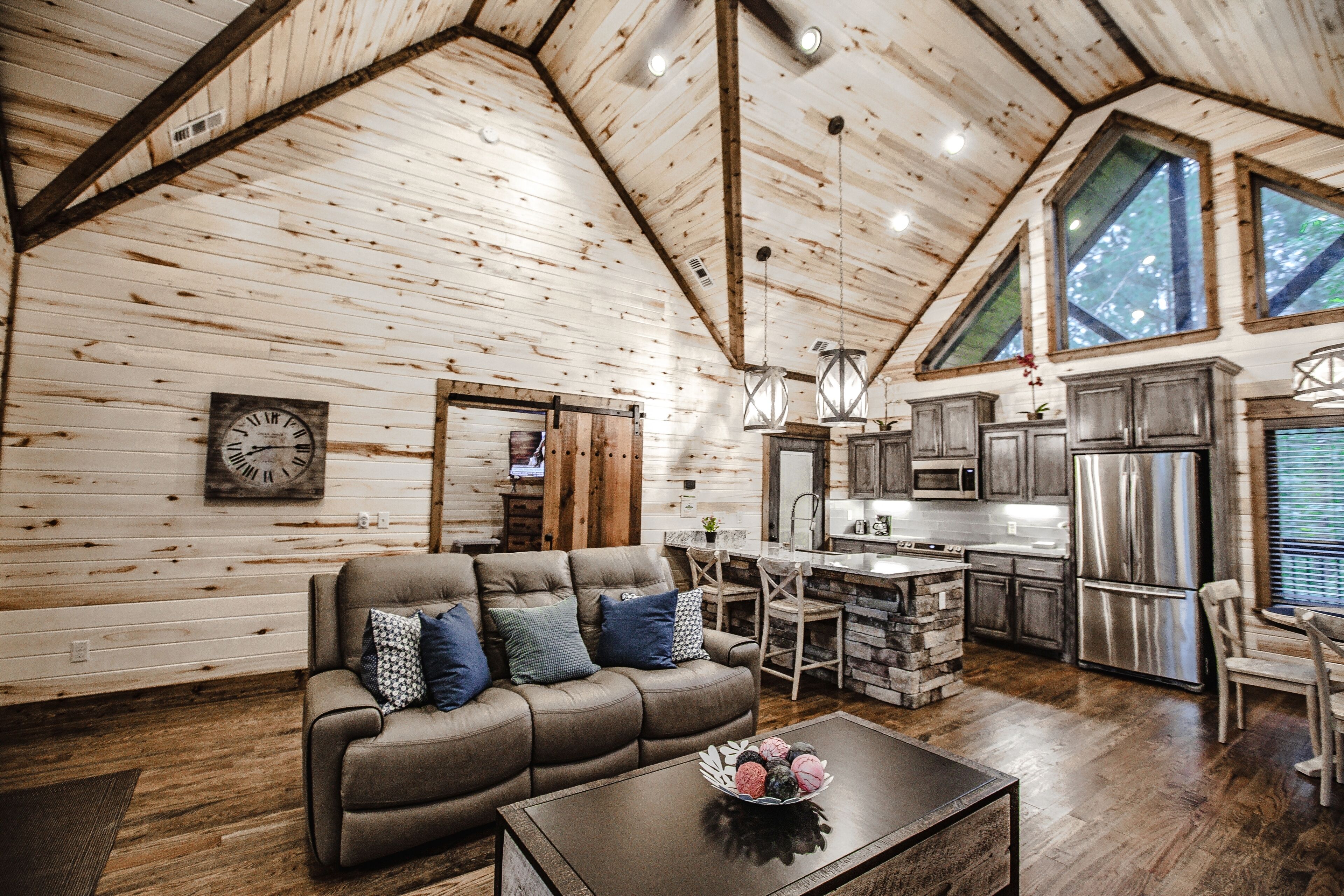 Elegant Couples Cabin, Magnolia Design, 5-Star Amenities
