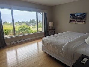 4 bedrooms, free WiFi, bed sheets