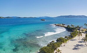 On the beach - RENOVATED, Large 1 BDRM, Luxurious, BEACHFRONT. (St. Thomas)