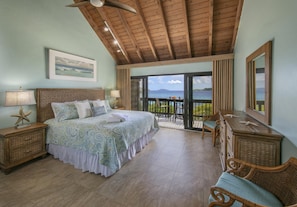1 bedroom, iron/ironing board, travel crib, free WiFi - RENOVATED, Large 1 BDRM, Luxurious, BEACHFRONT. (St. Thomas)