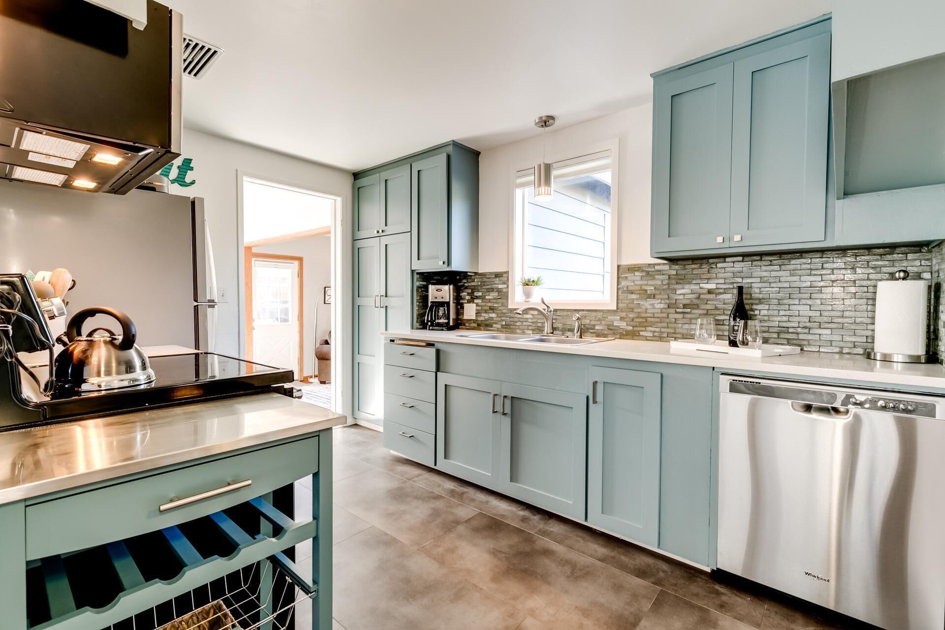 Stylish Mid Century Home 2 mi. to Downtown & UO.