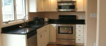 Weekly Discounts Charming Beach House at Pine Point straight walk to Beach!