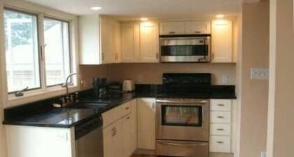 Viehättävä Beach House Pine Point askelee rannalle