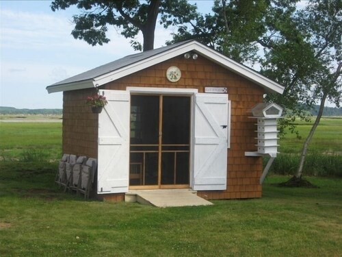 Viehättävä Beach House Pine Point askelee rannalle