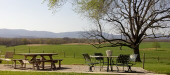 Shenandoah Valley Farm House near BR pkway & Skyline , UVA, Staunton, wineries