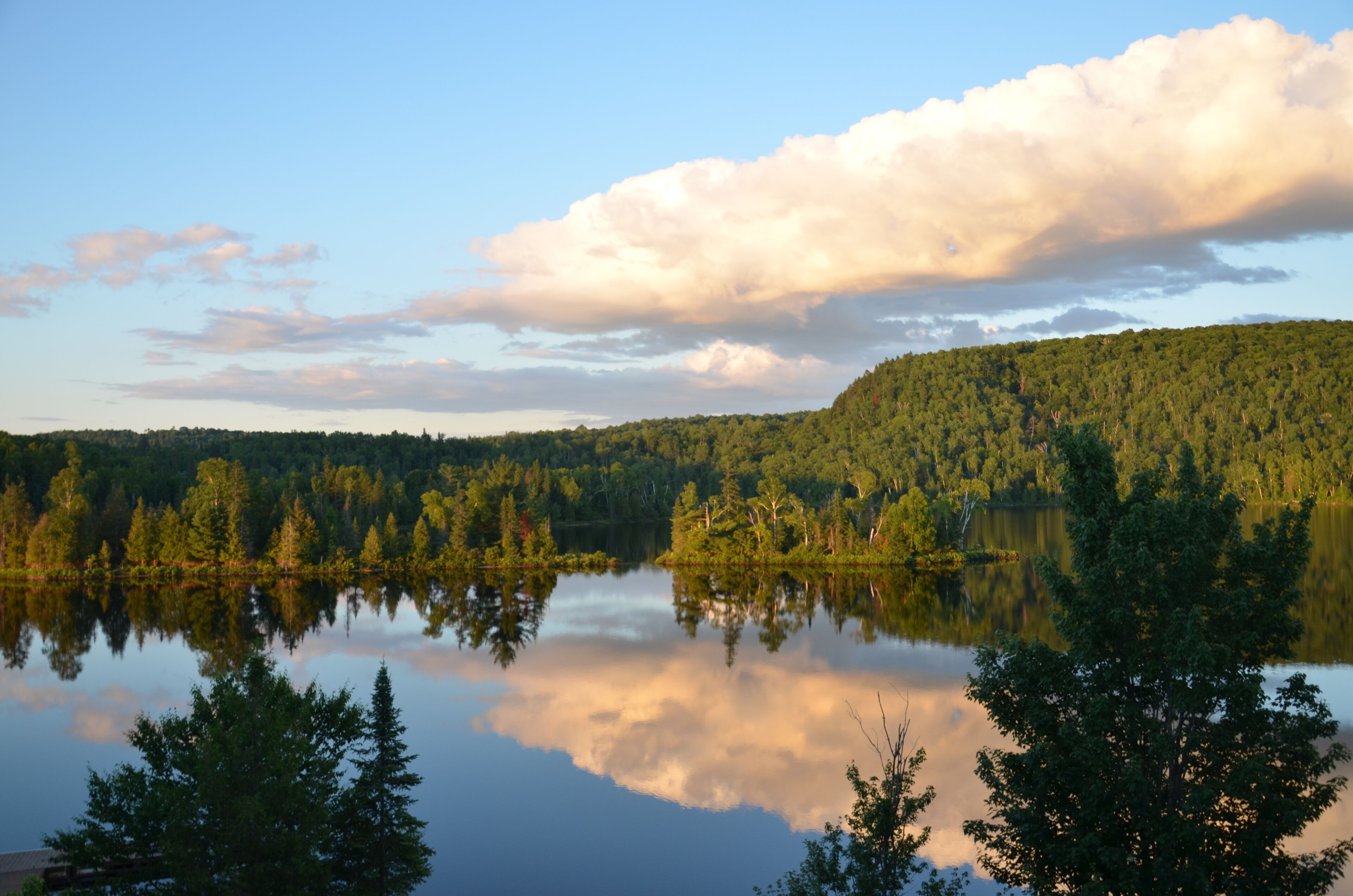 Lakeside Canadian Log Cabin (40 minutes from Mont Tremblant)