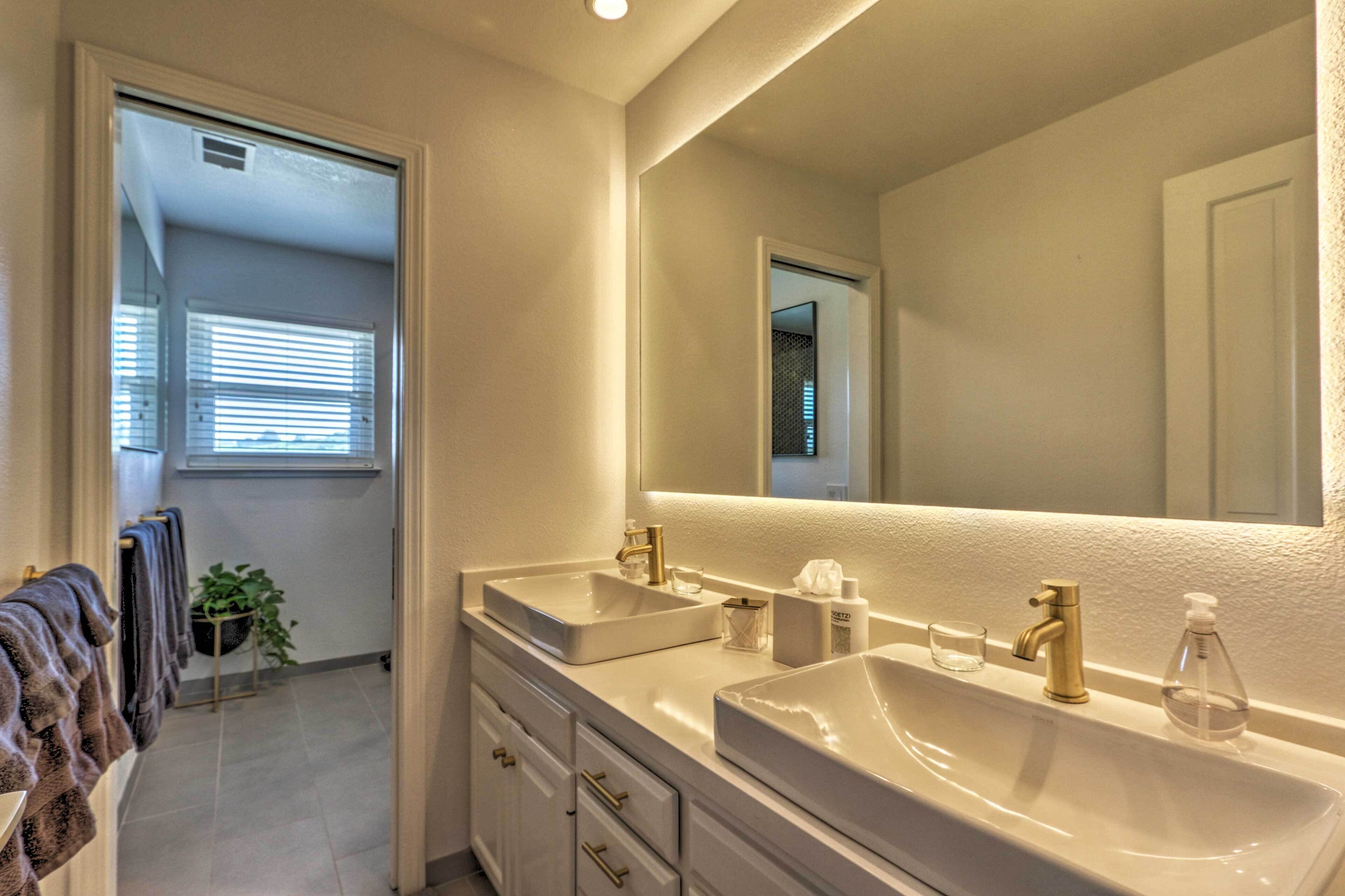 Stunning West Sonoma Retreat with Pool, Views, Remote Work/Long Term