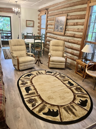 Located AT LAKE JUNALUSKA!!  Beautiful Log Cabin, Modern Amenities, WIFI, HD TV
