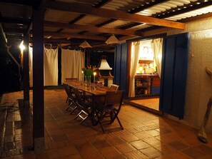 Outdoor dining - Front Beach Montezuma (Cobano)