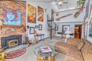 تلفزيون ذكي، مدفأة، ألعاب فيديو، مشغل دي في دي