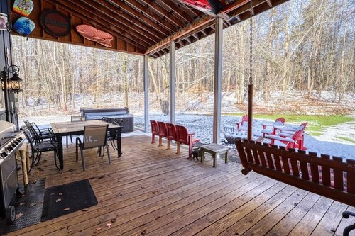 Carley House Too - pet friendly, hot tub, firepit!