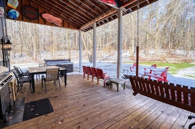 Carley House Too - pet friendly, hot tub, firepit!