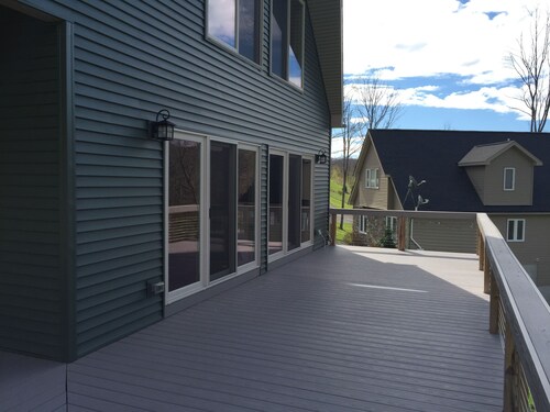 4 Bedroom, 3 full baths,  3200 sq. ft. Family Vacation Home near EVL, sleeps 12