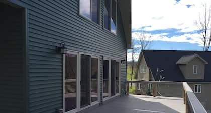 4 Bedroom, 3 full baths, 3200 sq. ft. Family Vacation Home near EVL, sleeps 12