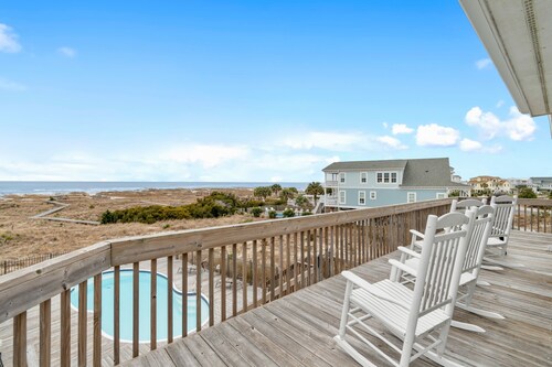 "A Blue Monkey" Oceanfront with a pool, 4 bedroom 4.5 bathroom