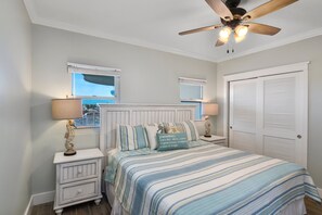 1 habitación, tabla de planchar con plancha y cuna de viaje 