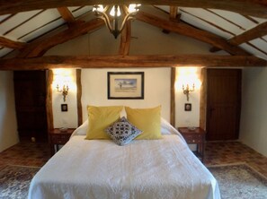 2 bedrooms, iron/ironing board, WiFi, bed sheets - Looking for something special?  You've just found it. (Nueil sur Layon)