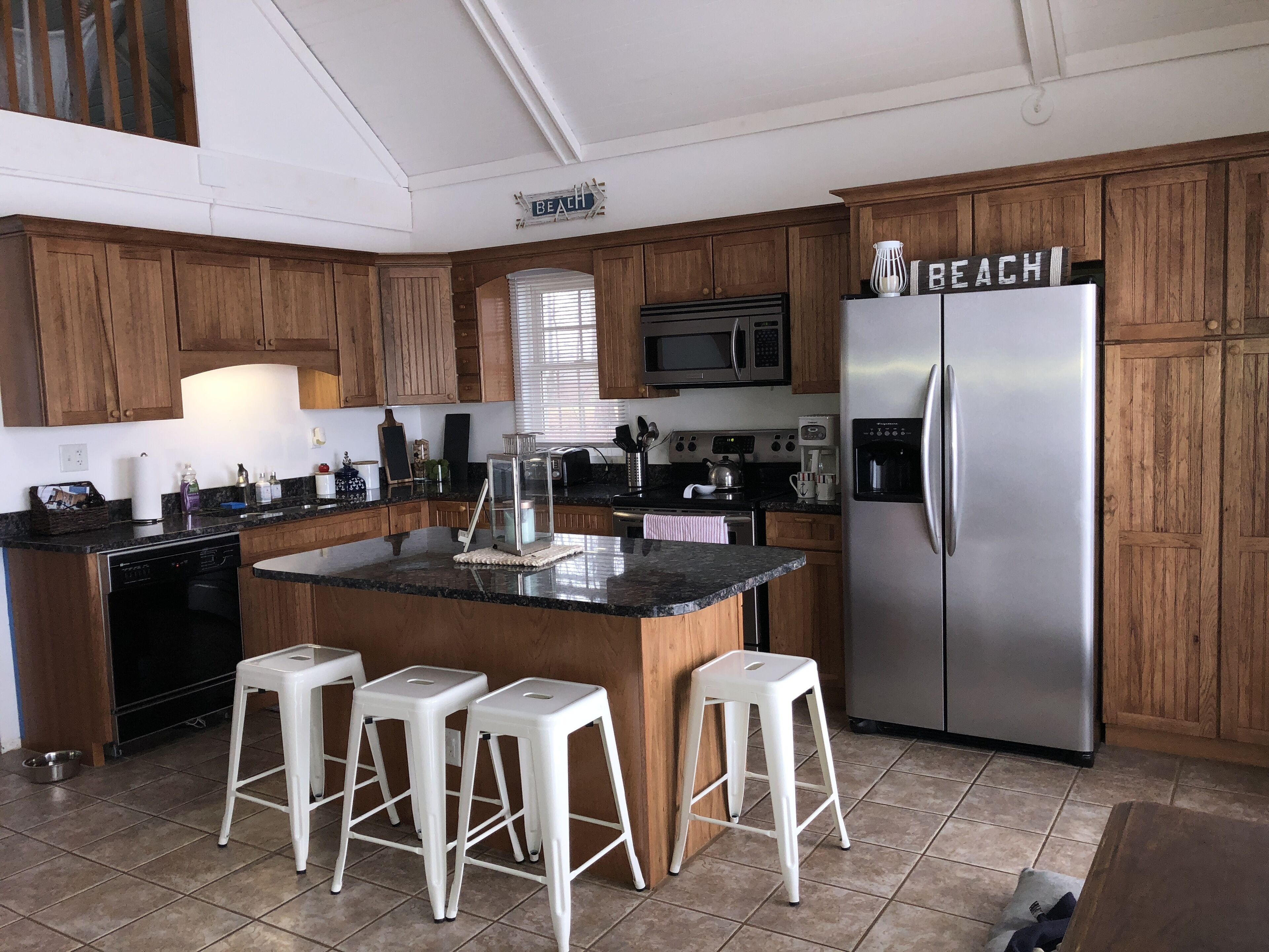 Keeler Lake retreat with private beach!