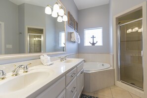 Bathtub, towels