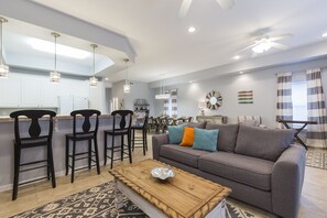 Fernseher, Musikbibliothek, Stereoanlage