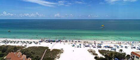 كراسي للتشمس، مناشف للشاطئ