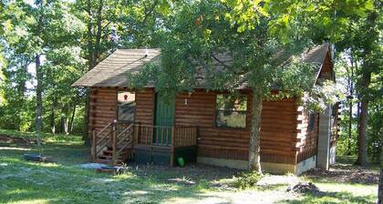 Peaceful Log Cabin near the Buffalo National River