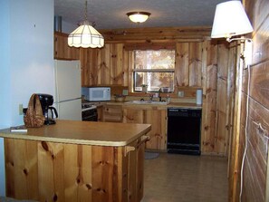 Fridge, microwave, oven, stovetop - Peaceful Log Cabin near the Buffalo National River (Jasper)