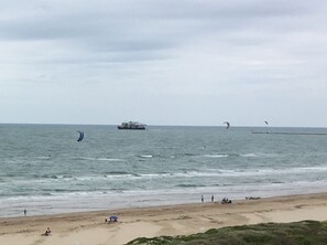 Am Strand, Liegestühle, Strandtücher