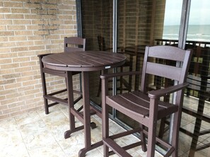 Outdoor dining - Beachfront Condo Relax In Style, big balcony, beach gear Incl, 2 Pools/hot tubs (South Padre Island)