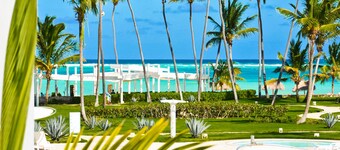 Luxury Beach Front Condo with Ocean View, All the Necessary Accessories and More