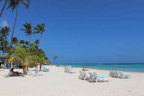 Liegestühle, Strandtücher