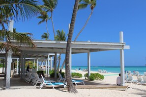 Liegestühle, Strandtücher