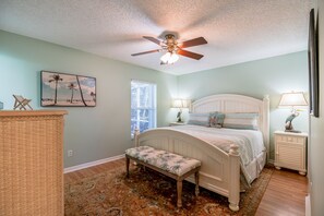 3 chambres, fer et planche à repasser, lit parapluie, Wi-Fi