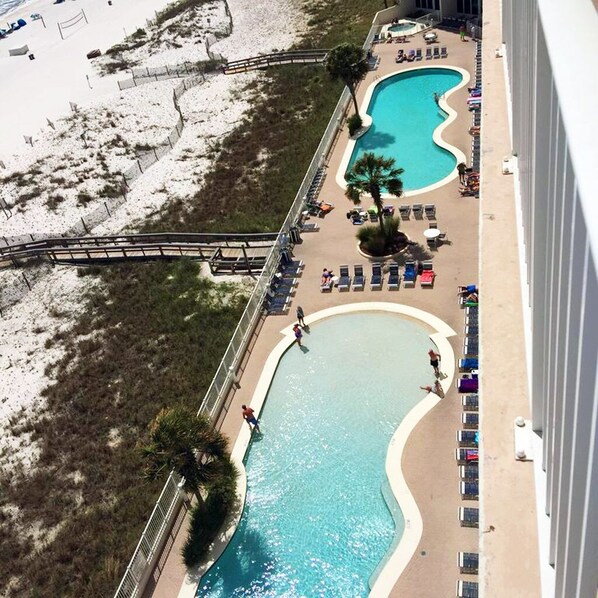 Indoor pool, outdoor pool - Lighthouse 505 -Redecorated beach front, kid-friendly 2 King BR, 2 ba+ Bunk room (Gulf Shores)