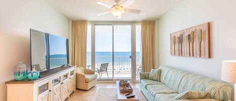 Télévision, lecteur de DVD, livres