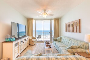 TV, lettore DVD, libri