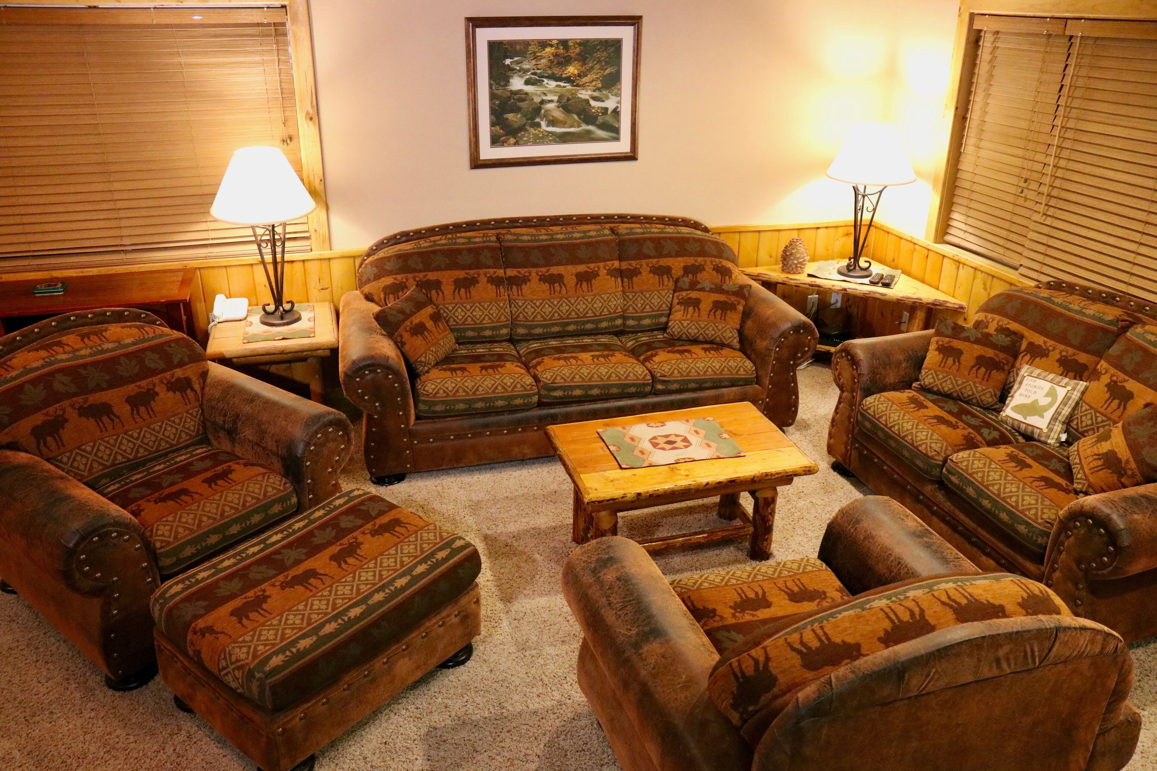 Yosemite National park (15 miles) / Bass Lake (1 mile) Cozy Cabin  w/ HOT TUB