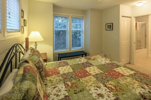 2 عدّة غرف نوم ومكواة/لوح كي وخدمة الإنترنت وملاءات أسرّة