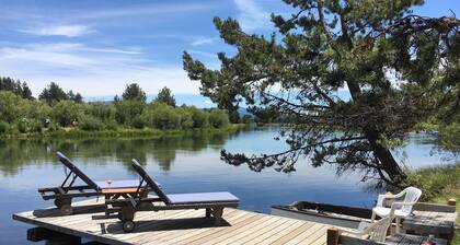 Blinn's Landing: Historic Riverfront Log Cabin, Dock & Mountain Views. Dogs OK!
