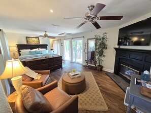 3 bedrooms, desk, travel cot, free WiFi - River Front, Fishing, Kayaking, Boating, Tubing on the Edisto River (Ridgeville)