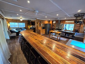 المنشأة من الداخل