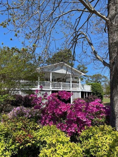 Lake House with Dock, Pool, and Pet Friendly.  8 Minutes from Clemson.