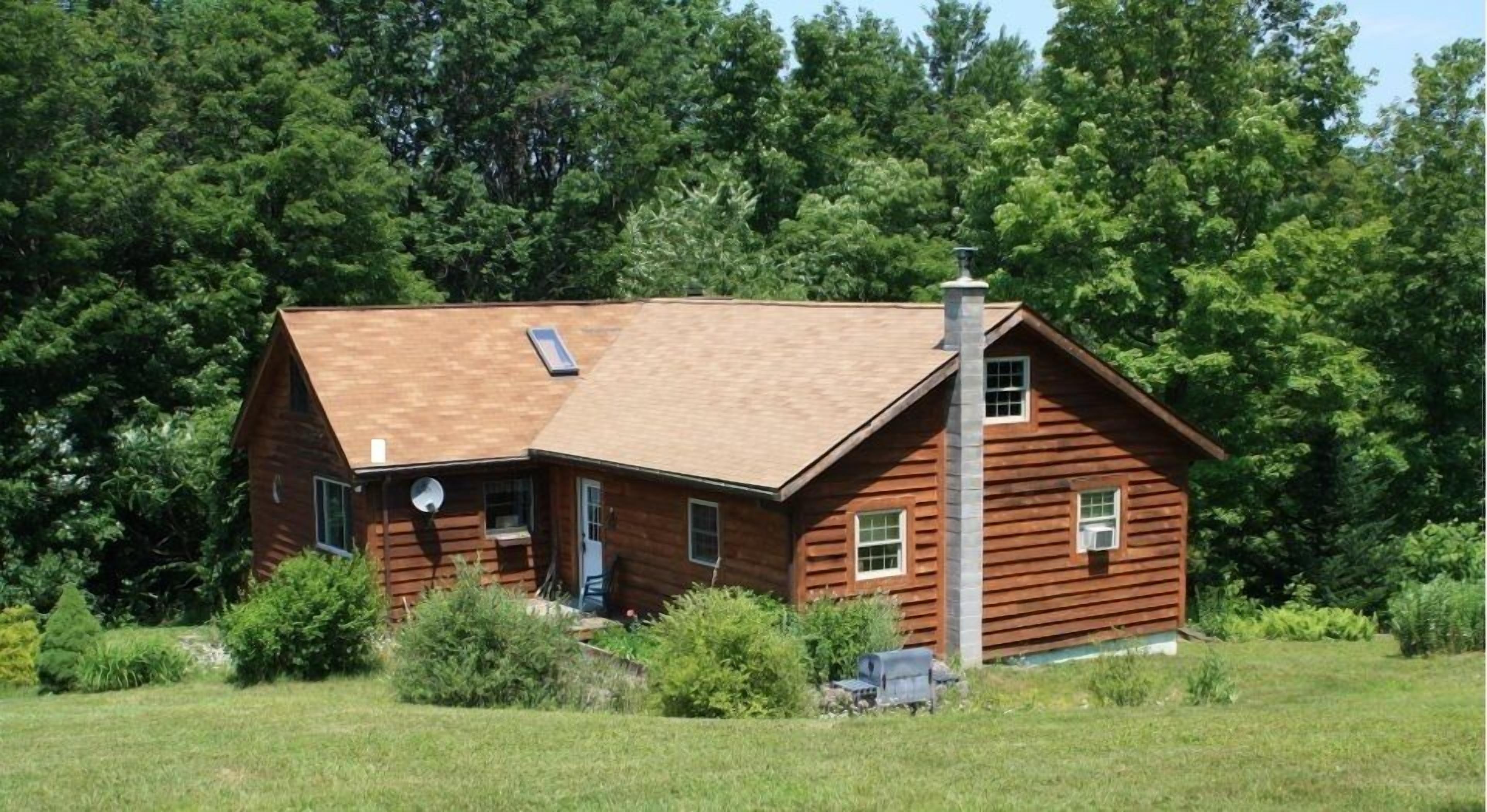 OFF THE BEATEN PATH-BEAUTIFUL PRIVATE CABIN 15 PRIVATE ACRES WELLSBORO WiFi PETS